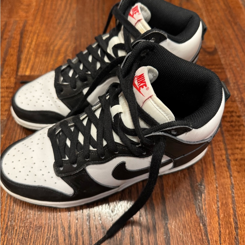 Nike Men's Black and White Sneakers